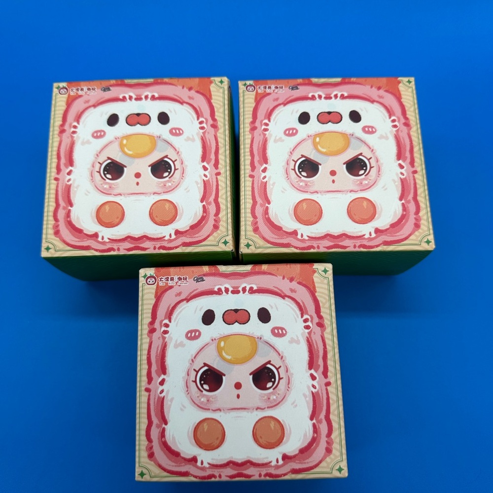 Adorable 3 blind boxes.